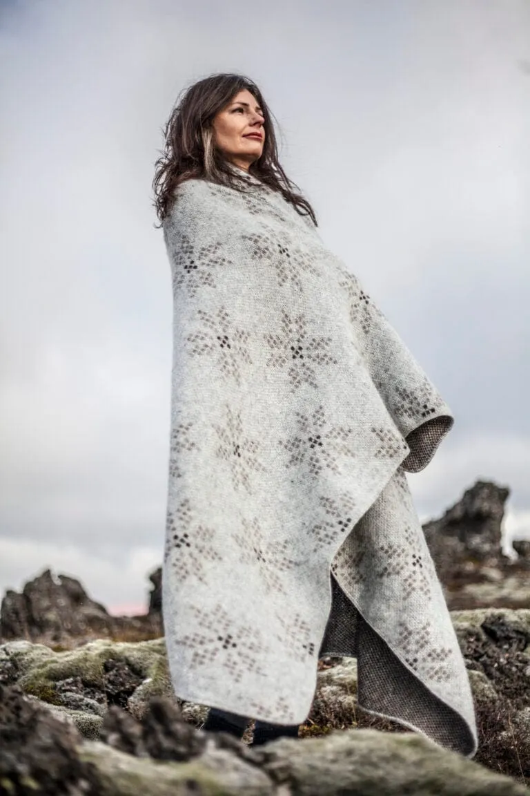 Icelandic Blanket - Brown Eight Petalled Rose Flower