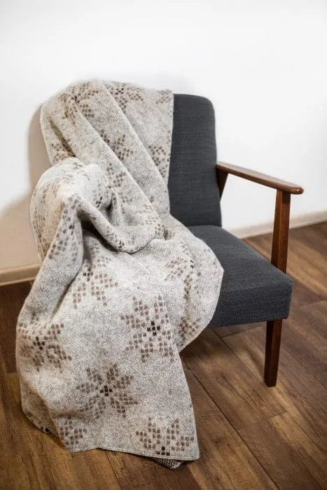 Icelandic Blanket - Brown Eight Petalled Rose Flower