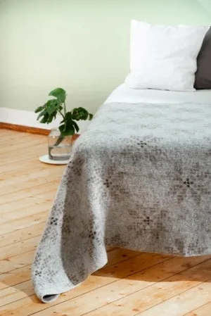 Icelandic Blanket - Brown Eight Petalled Rose Flower